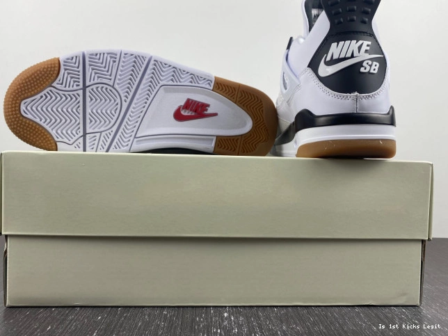 SB DR5415-100 Jordan Retro 4 0707
